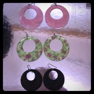 Set of fun round earrings!